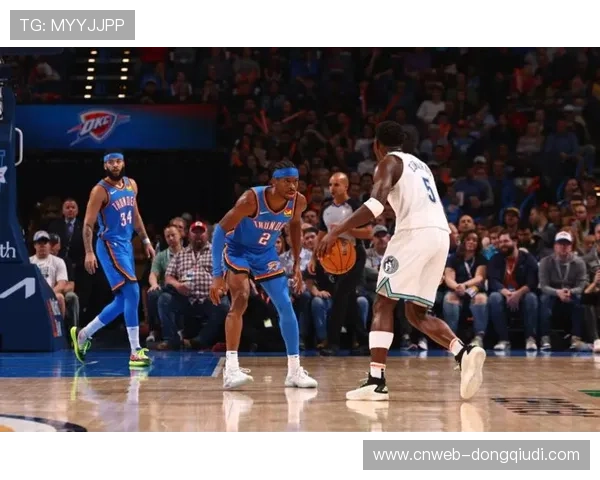 爱德华兹率森林狼胜雷霆，攻防一体获赞誉